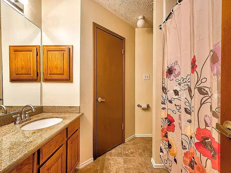 2nd Bathroom