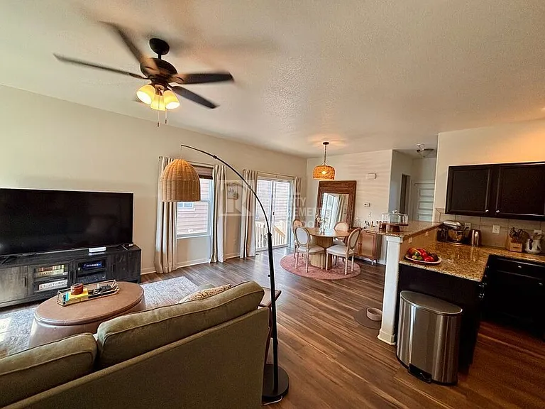 914 Antrim Loop — Photo 2