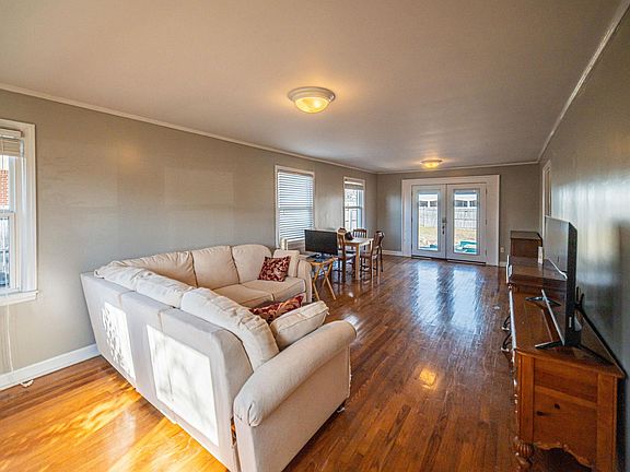 3rd image of 419 Central Ave