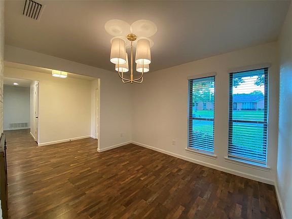 5th image of 2608 Flagstone Dr