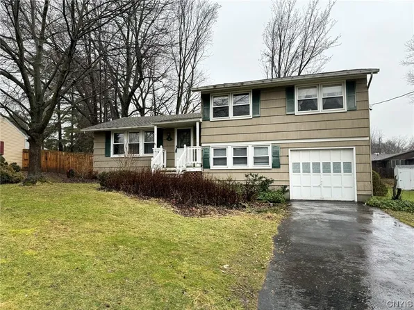 3 Devon Pl, Camillus, NY 13031