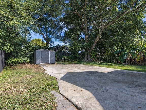 3rd image of 2271 SW 11th St