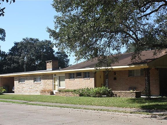 2nd image of 2412 Gardenia St