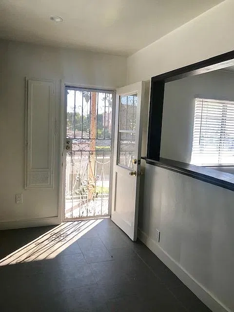 843 N Las Palmas Ave #3/4