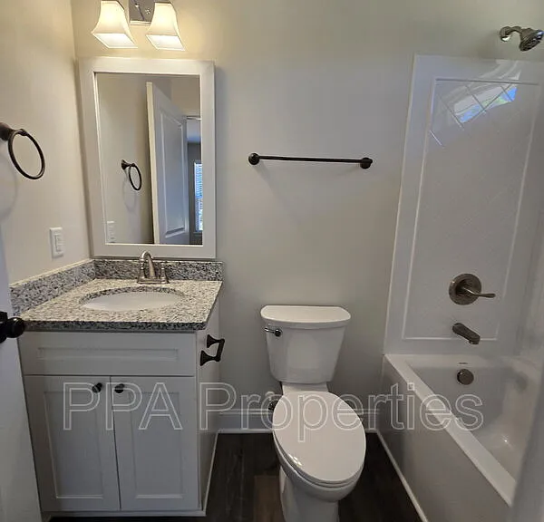 402 Giles St #B — Photo 40
