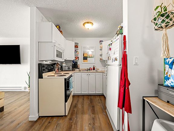 3rd image of 1130 Willemar Ave #301