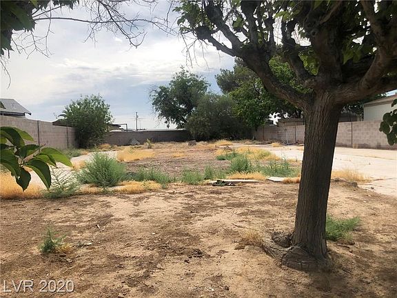 3rd image of 3632 Montego Dr
