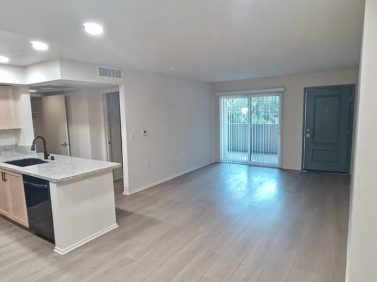 Windrose Place Pasadena — Photo 44