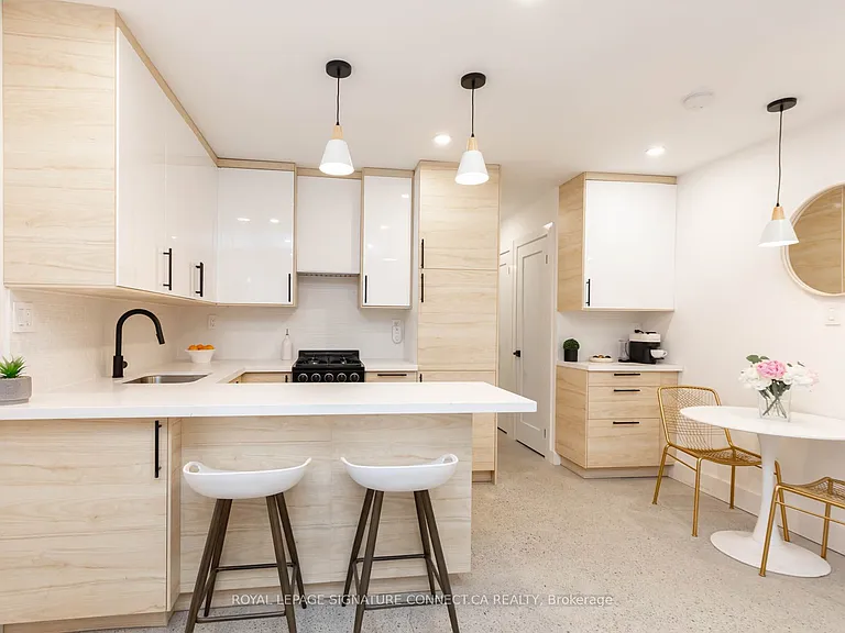 55 Dearbourne Ave #LOWER — Photo 8