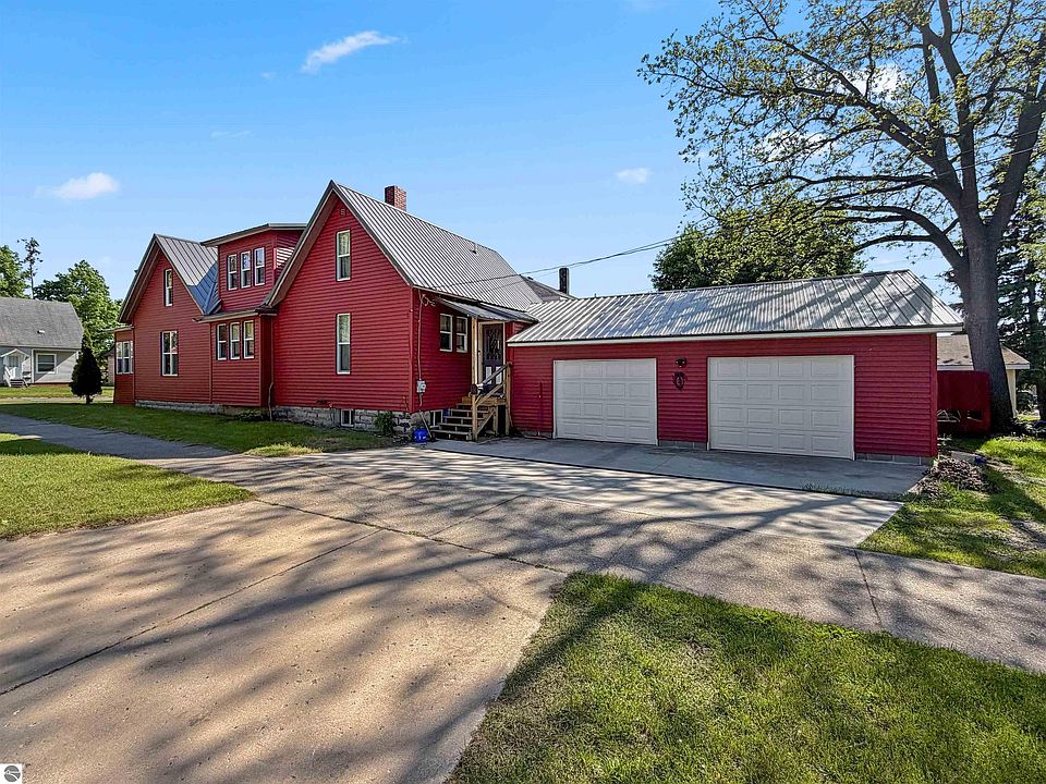 1st image of 123 E Bremer St