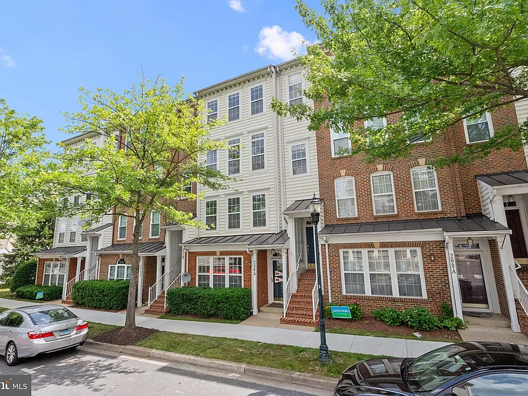 206 Heathwalk St #B — Photo 2