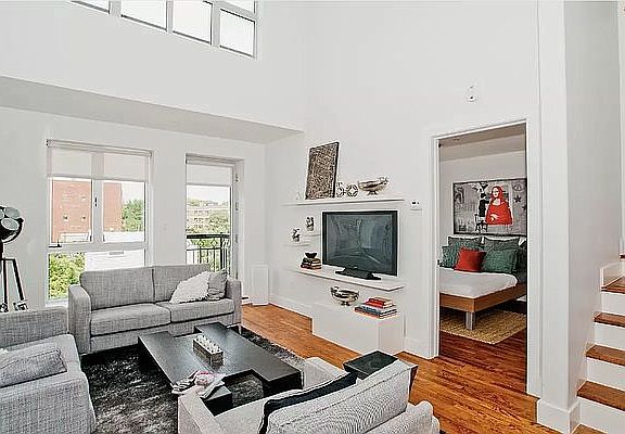 2nd image of 80 Meserole St APT 4G