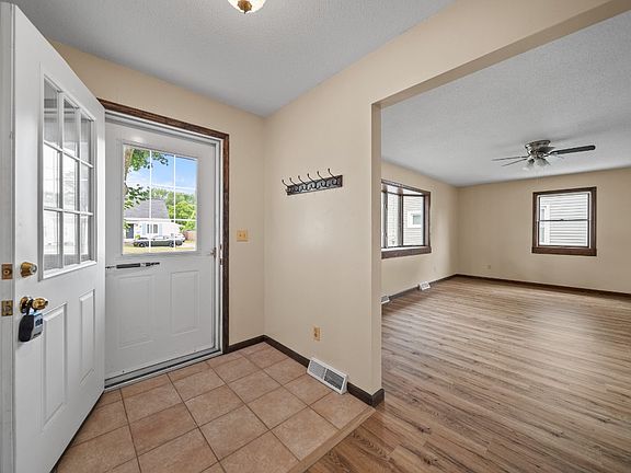 5th image of 3513 East Ave