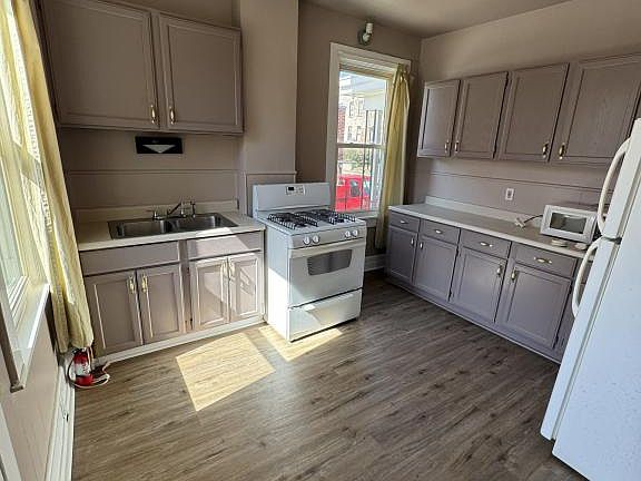2nd image of 3769 Saint Lawrence Ave