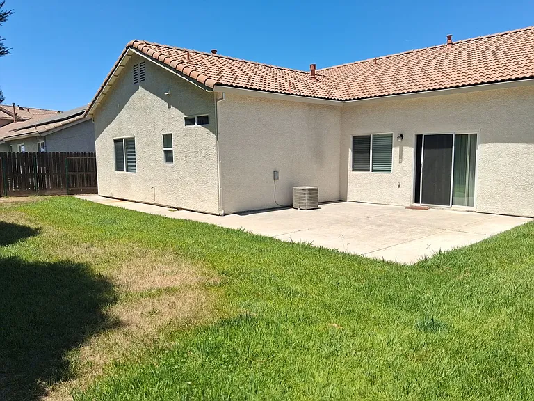 2092 Glory Ct — Photo 12