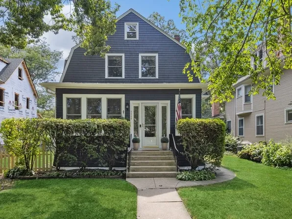 1119 Elmwood Ave, Wilmette, IL 60091