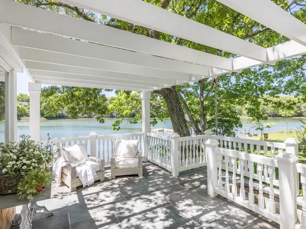 2 Doris Ln, Southampton, NY 11968