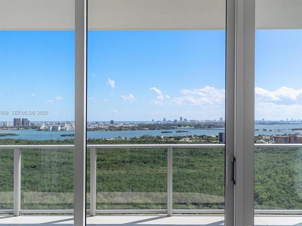 2411 Laguna Cir #2304