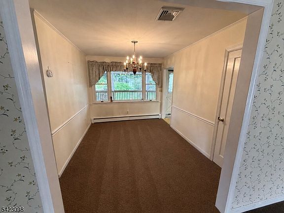4th image of 52 Burch Dr