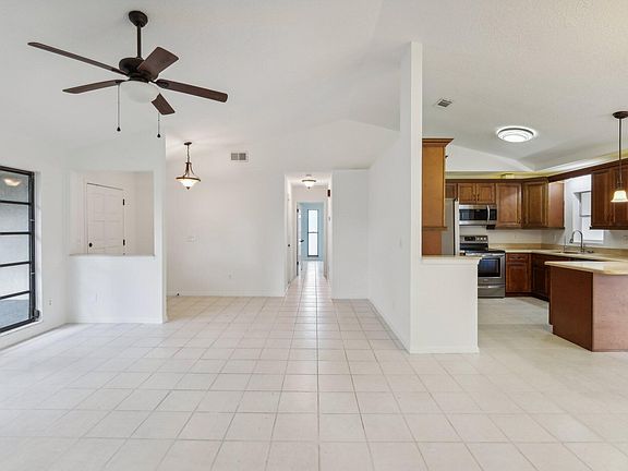 5th image of 1198 SE Menores Avenue