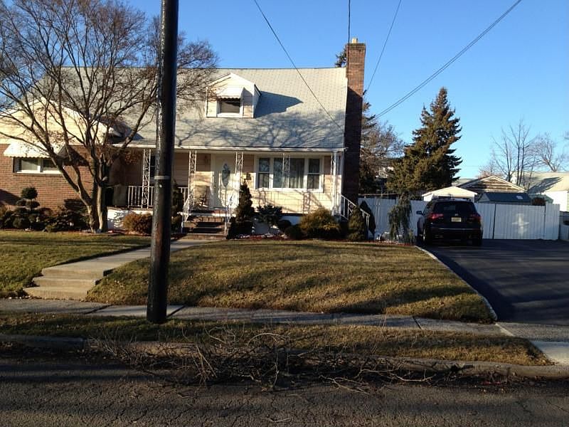 2nd image of 327 Codrington Pl