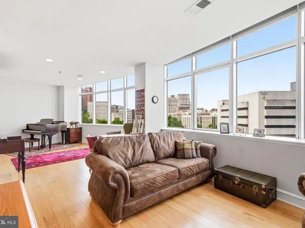 201 N 8th St APT 505, Philadelphia, PA 19106