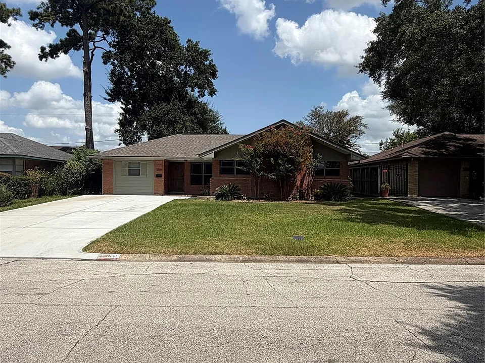 1206 Stonecrest Dr
