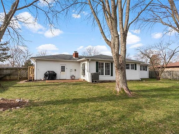 3rd image of 931 Briarwood Dr