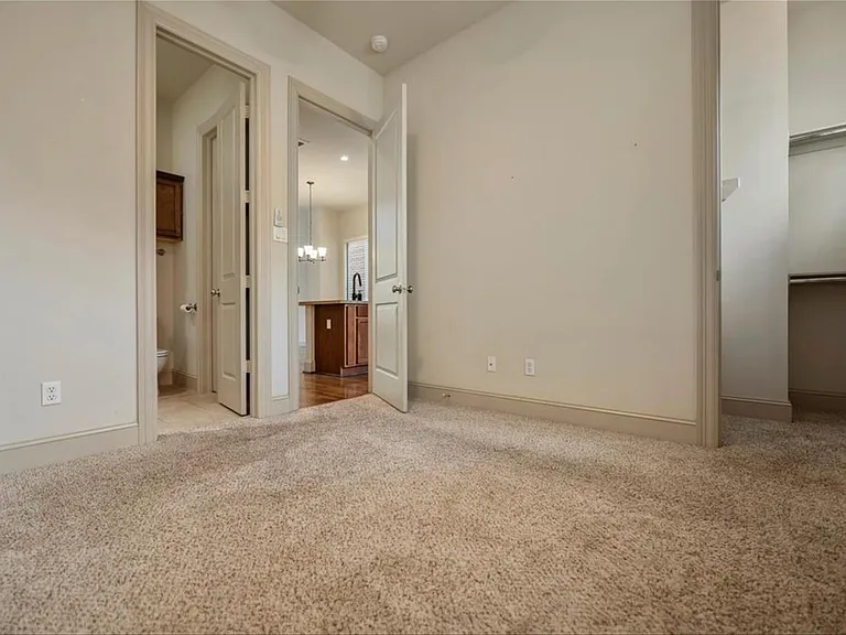 2816 Leeland St — Photo 6