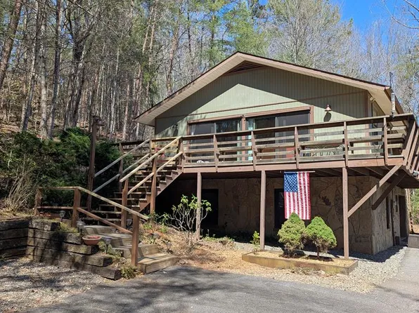 5719 Pine Crest Rd, Young Harris, GA 30582