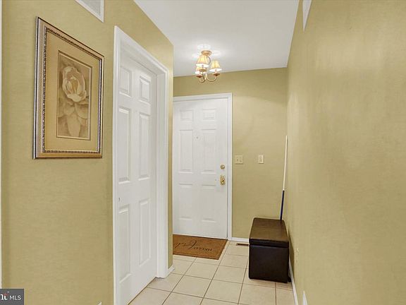 5th image of 1947 Deer Path Rd