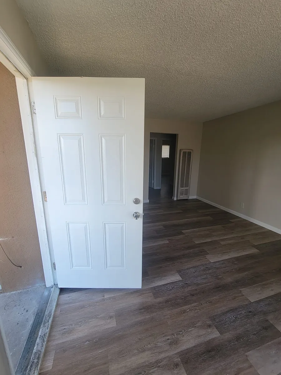Building Photo - 1321 E San Bruno Ave #H