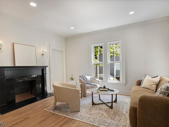 3rd image of 58 Ridgeway Ave