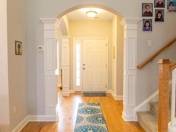 3rd image of 235 Weeping Cypress Dr