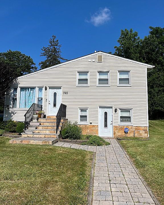 1st image of 785 Pleasant Valley Way