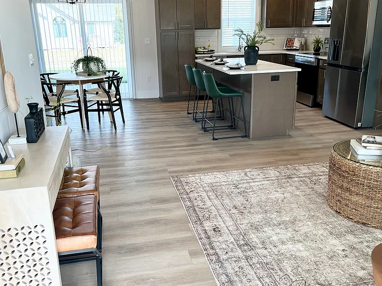 109 Cedar Dr — Photo 2