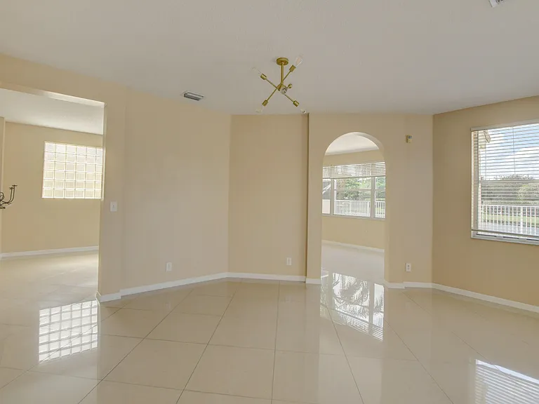 11073 Harbour Springs Cir — Photo 31