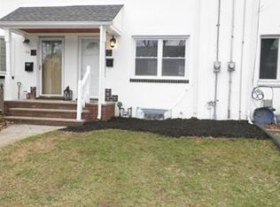 42 Victory Ct, Metuchen, NJ