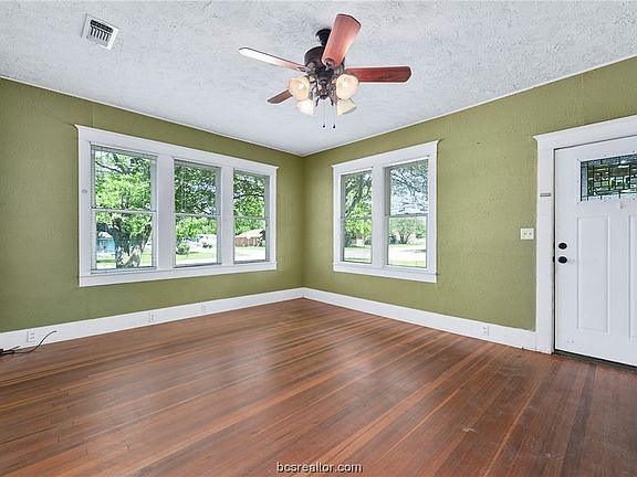 3rd image of 200 S Banks St