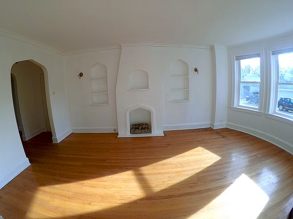2nd image of 3316 W Balmoral Ave #1