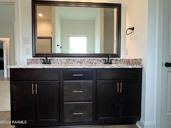 5th image of 102 Elmwood Meadows Dr