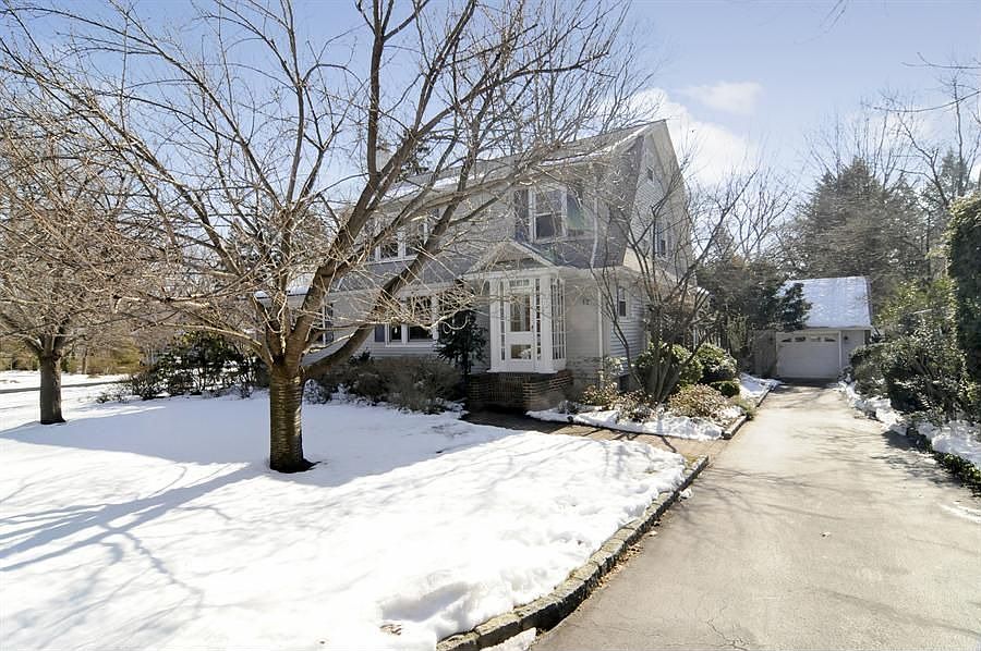 2nd image of 12 Forest Rd