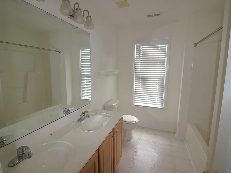 304 Peachtree Point Ct — Photo 20
