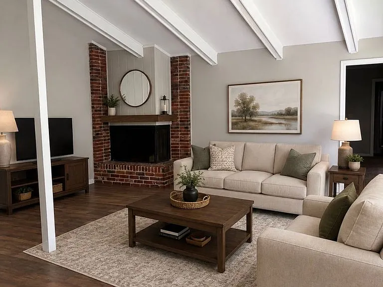 933 Garrett Dr — Photo 2