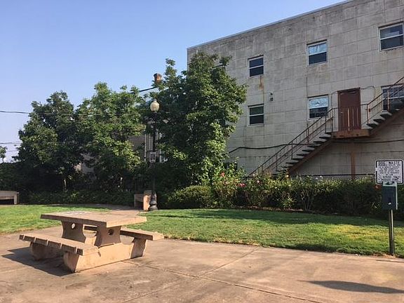 5th image of 748 SE Jackson St APT 5