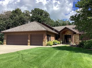 1516 Bay Oaks Dr, Albert Lea, MN 56007