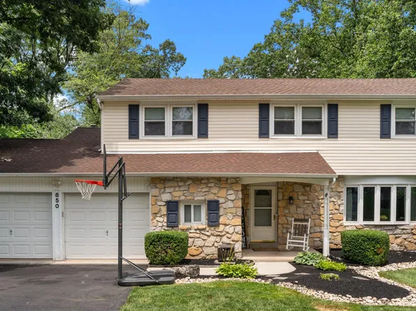 850 Sycamore Dr, Southampton, PA 18966