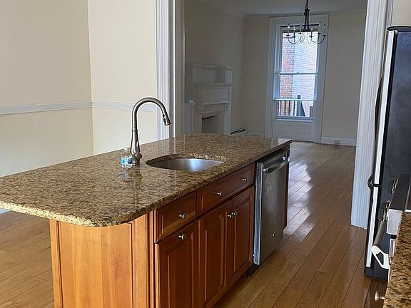 3rd image of 98 Grand St Ste 1