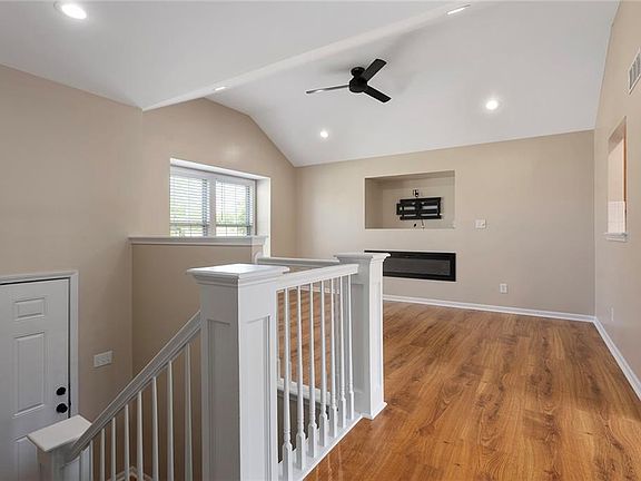 3rd image of 10527 N Ditman Ave