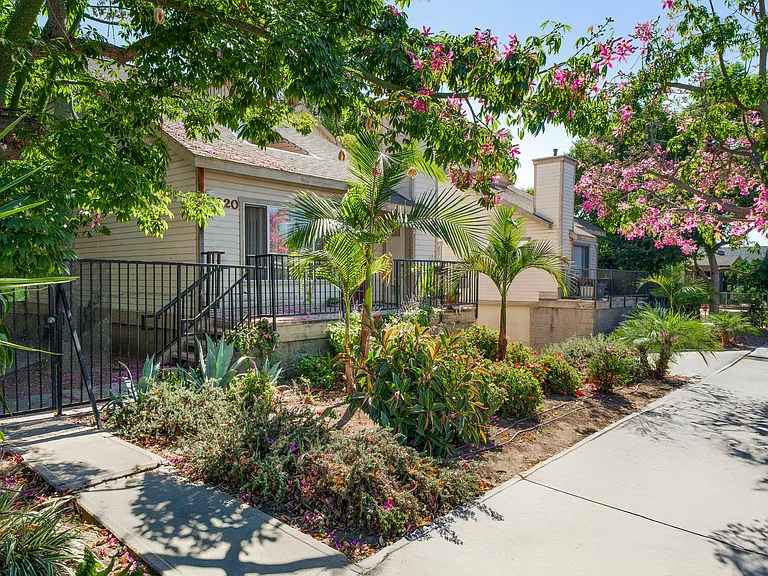 220 W Truslow Ave — Photo 40